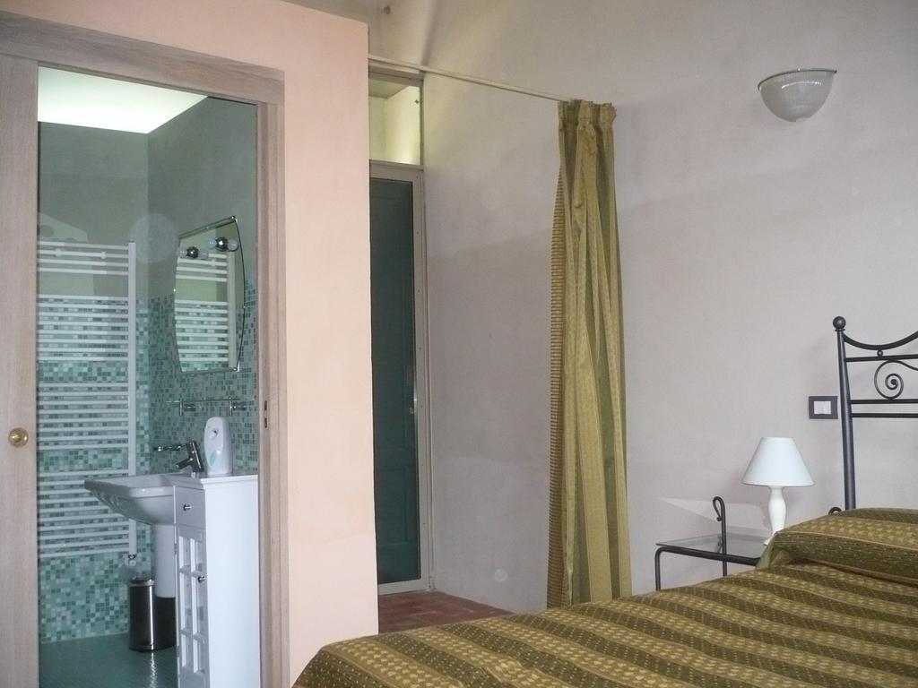 Casa Vacanze "Casale Al Pino" Riparbella Exterior foto